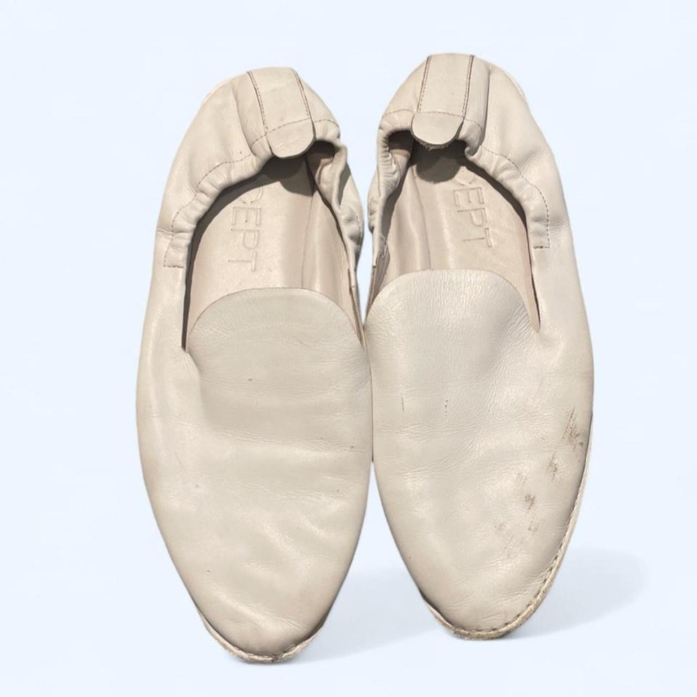 White leather almond toe flats size‎ 8 by Oncept